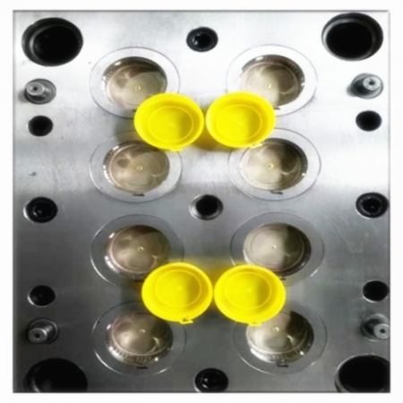Stampo per tappi in plastica per bottiglie di olio
